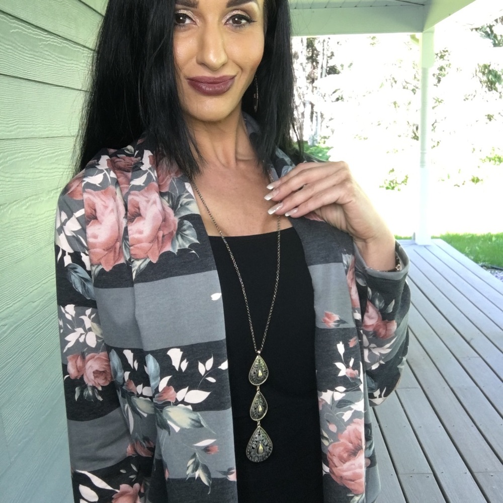 NEW cozy Floral stripe grey open cardigan - Picture 4 of 9